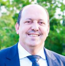 Cliente satisfeito da terceira coluna